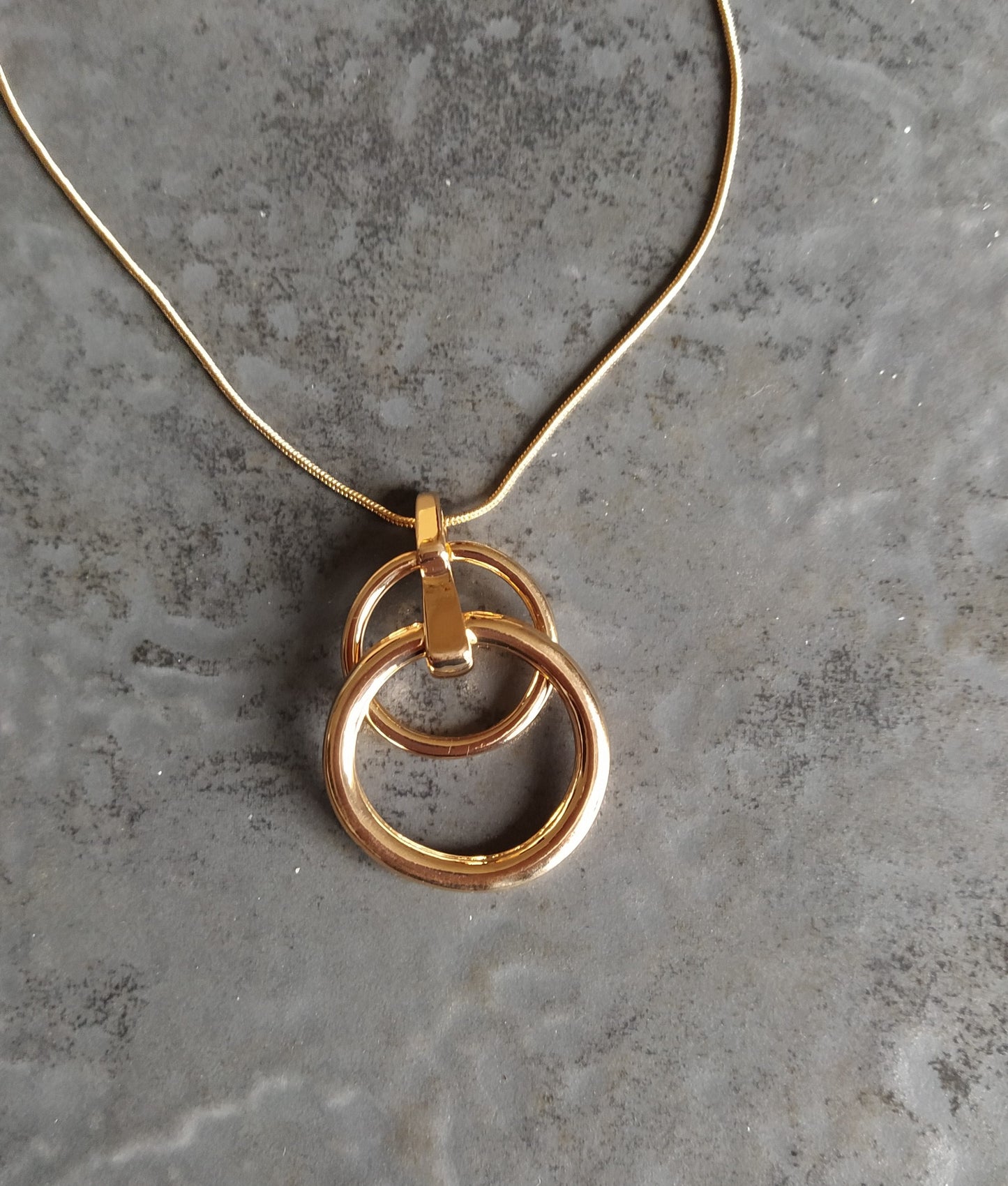 Two circles necklace (Available in silver or rose gold tone)