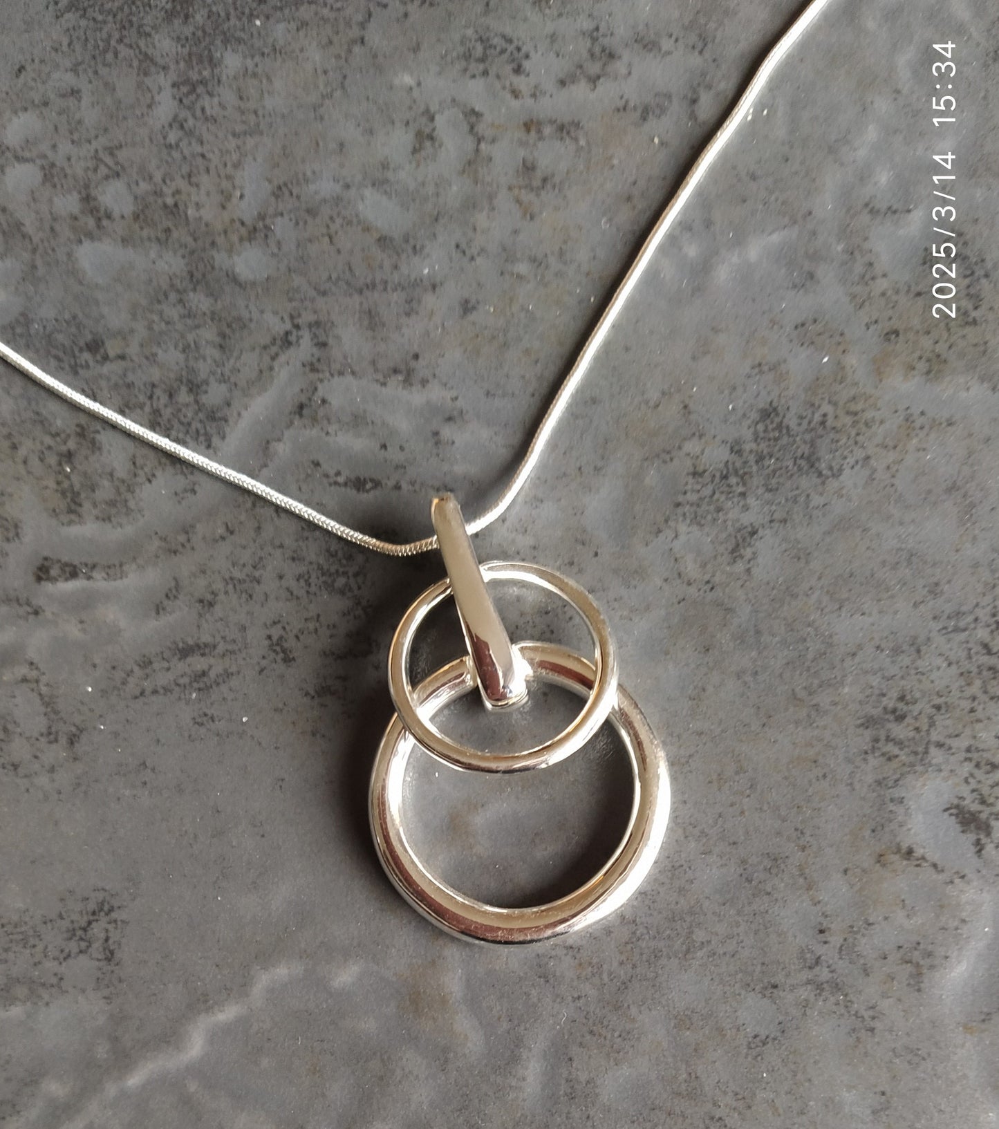 Two circles necklace (Available in silver or rose gold tone)